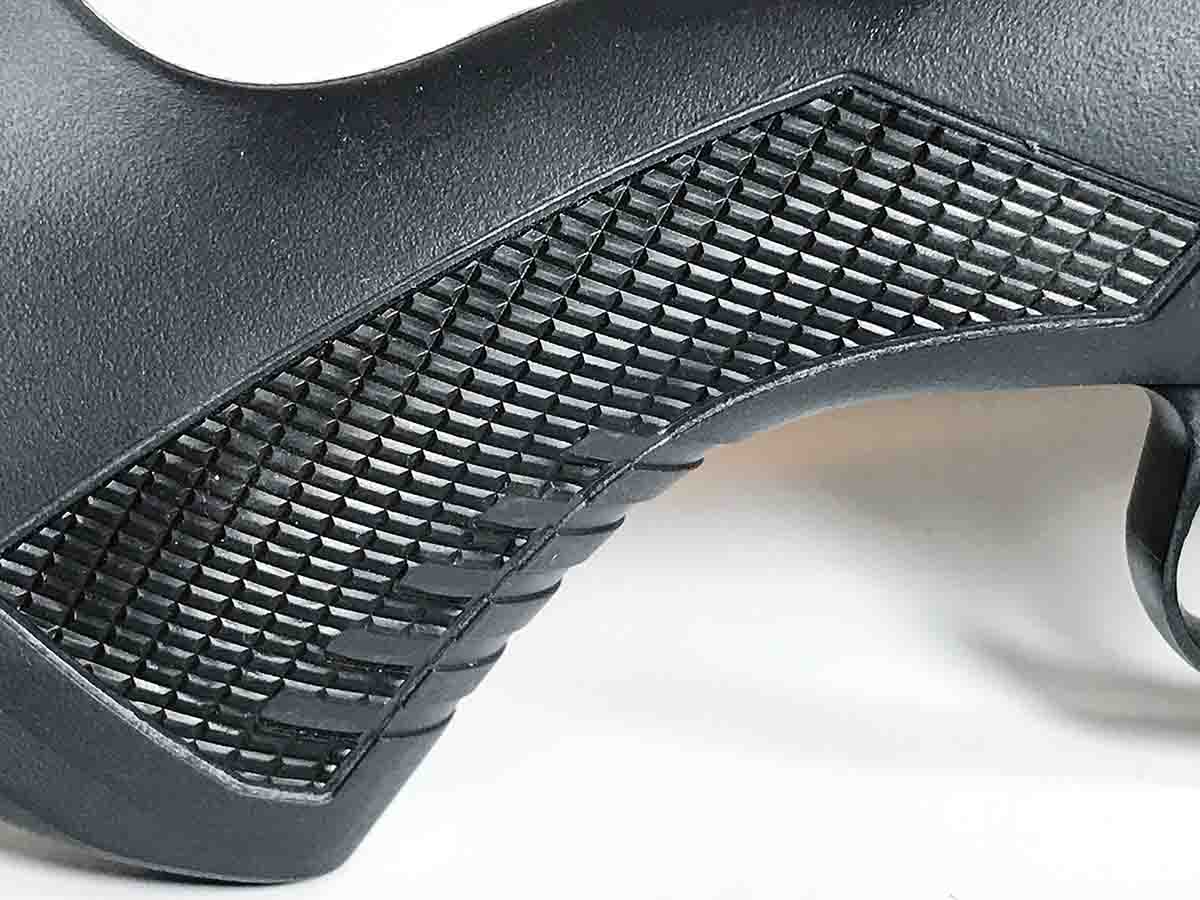 Grip panels are made of soft rubber.